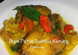 Suami suka, resep saya bikin sesuai selera karena dirumah gak ada anak kecil. Resep Ikan Patin Bumbu Kuning