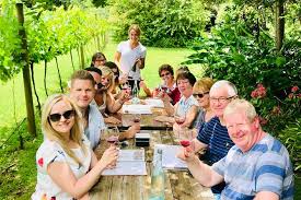 It acts like a boomerang, being thrown by the player and returning to them after reaching a maximum distance of about 20 tiles or upon hitting an enemy. Mount Tamborine Wine Winery Tour Fra Brisbane Eller Gold Coast 2021 Gullkysten