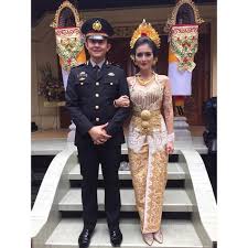 Model anak pake baju polisi untuk editing / model anak pake baju polisi untuk editing : Kenakan Baju Adat Bali Cantik Kadek Devi Dinikahi Perwira Polisi Kapanlagi Com