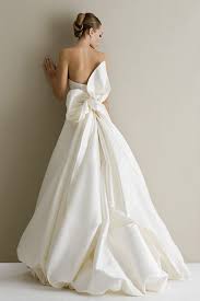Tied With A Bow Wedluxe Magazine Wedding Dresses Beautiful Wedding Dresses Bridal Dresses
