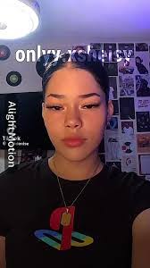 Ashlee Dennis's Instagram, Twitter & Facebook