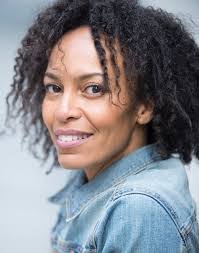 Elsa Davis's Instagram, Twitter & Facebook