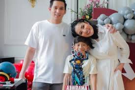 Albumnya uni @nindysings yang kuunduh dari zaman pakai sony xperia huahuaaaaa.! Kabar Mengejutkan Baru Saja Dibagikan Oleh Nadia Mulya Di Media Sosi Presenter Ini Menuliskan Kisahnya Yang Pernah Mengalami Keguguran 3 Bulan Lalu