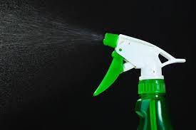 Testez La Recette Maison Et Ecologique Du Spray Anti Poussiere Non Toxique Anti Mousse Toiture Spray Nettoyer Toiture