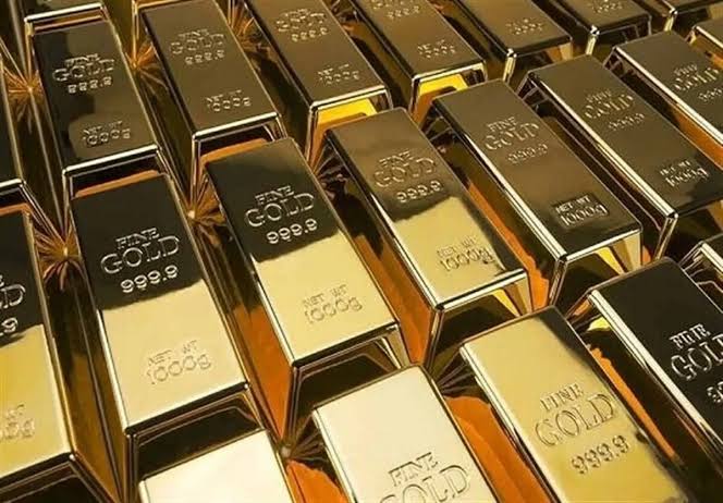 آیا وقتی قیمت طلا در حال افزایش است باید خرید کنیم؟