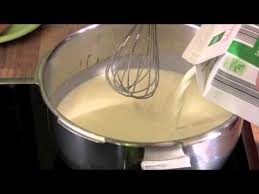 Bechamel Sauce Weisse Sosse Helle Mehlschwitze Milchsosse Grundsosse Bechamelsauce Selbst Zubereiten Youtube Milchsosse Bechamelsauce Weisse Sosse