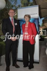 Monika henzinger (monika rauch olarak doğdu, 17 nisan 1966, weiden in der oberpfalz) bir alman bilgisayar uzmanıve eski bir araştırma direktörüdür. Acm Hypertext 2005 Fotodienst At