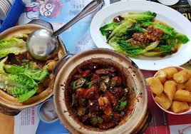 Hokkien style has more soy sauce so the soup is darker. 10 Best Bak Kut Teh Spots In Penang Non Halal Penang Foodie