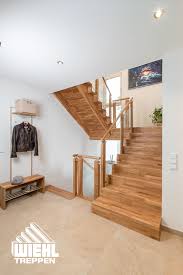 Aufgesattelte Treppe Mit Zwischenpodest In Eiche Keilgezinkt In 2020 Treppe Treppe Haus Podesttreppe