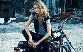 2020 siyah kot pantolon kombinleri siyah yüksel bel pantolon siyah kısa bluz nar çiçeği deri ceket | kıyafet. 1001 Idees De Tenue Rock Femme Et Astuces Comment Obtenir Le Look