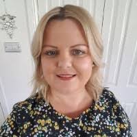 Jennifer Hosea's Instagram, Twitter & Facebook