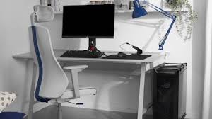 Nach einiger zeit hat sich ein befestigungsträger gelöst (das angeschraubte t), und der kabelkanal hing herunter. Computertische Stehpulte Fur Dein Buro Ikea Deutschland