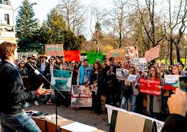 414 861 просмотр 414 тыс. U Posolstva Rossii V Prage Proshel Antikorrupcionnyj Miting On Nam Ne Dimon Vinegret