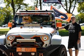 Gritty Jeep pays tribute to the Flyers and their lovably weird mascot