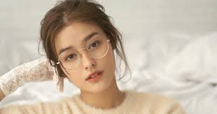By priam nepomuceno february 16, 2020, 3:20 pm. Abs Cbn Star Magic Back Liza Soberano Amid Red Tagging Issue L Fe The Philippine Star