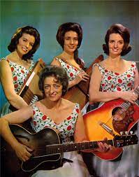 Carter family — the carter family était un groupe de musique folk country entre 1926 et 1943. 54 Carter Sister S Ideas Carter Family June Carter Cash Carters