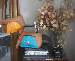 D I Y Customiser Du Cuir Avec Des Transferts Textile Et Realiser Un Tote Bag Artisanat En Cuir Textiles Tote Bag