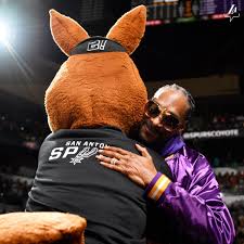 Per the nba, the award is present. Los Angeles Lakers On Twitter Dogg Meets Coyote