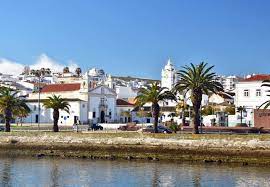 The port town, which launched many naval excursions during portugal's extraordinary age of discovery, lies along the bank of the rio bensafrim. Reisefuhrer Fur Lagos In Portugal Komplett Uberarbeitet Fur 2021