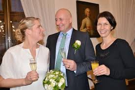 Das schloss raesfeld bietet eine vielzahl an tollen stellen, die für hochzeitsfotos klassisch, romantisch und ausgefallen sein können. Ehepaar Aus Voerde Sorgt Fur Neuen Rekord In Raesfeld Heimatreport