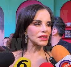 😮 Lucía Méndez sorprende sin filtros: luce muy diferente, pero sigue  espectacular a sus 70 años ✨ La actriz y cantante Lucía Méndez volvió a ser  tema de conversación tras aparecer sin