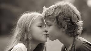فتى وفتاة يقبلان بعضهما البعض, القبلات بالصور صورة الخلفية للتحميل مجانا
