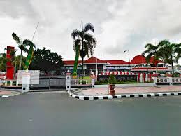 Bertandang ke kota blitar, tidak afdhol rasanya jika tidak mampir di makam bung karno. Pemerintah Kota Blitar Indonesia