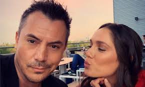 Răzvan fodor este un solist și actor român. Boala IncurabilÄƒ De Care SuferÄƒ RÄƒzvan Fodor Simptomele Sunt NÄƒucitoare Voxbiz