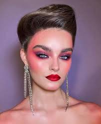 Whether You Re Going On A Date With Your Significant Other Or Going Out With Your Friends You Need A Pretty Romantic Makeup Day Makeup Looks Valentines Makeup