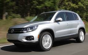The volkswagen tiguan suv has a boot space size of 615 litres. 2013 Volkswagen Tiguan Vw Review Ratings Specs Prices And Photos The Car Connection