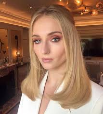 Long layered hair styles can be used to create a variety of styles. The Best Celebrity Layered Haircuts To Copy Rn Fashionisers C