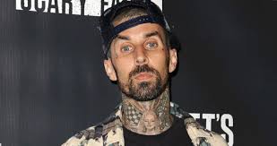 The pair were spotted having dinner together in malibu recently, and of course, everyone was. Kourtney Kardashian Is Apparently Dating Travis Barker From Blink 182 And We Have Questions Her Ie