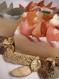 The Soap Bar Using Melt Pour Toppings To Decorate Hot Process Soap Savon Et Pinterest