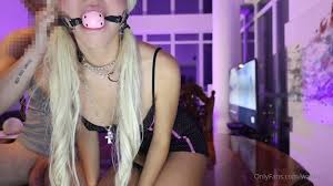 Waifu Mia - OF BDSM Sextape