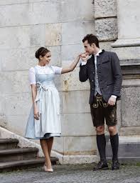 Wir Trauen Uns Heiraten In Tracht Muss Nicht Immer Weiss Sein In Unse In 2020 Hochzeitsfoto Tracht Heiraten Neue Brautkleider