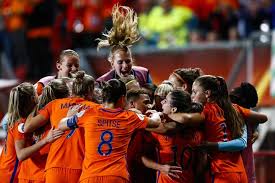 Het team van coach gareth southgate's zou gegarandeerd zijn om door te stomen in het toernooi met een over Hoe De Oranjespeelsters In Drie Weken Uitgroeiden Tot Helden Van Het Volk Trouw