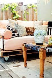 Sofabett Kissen Holz Paletten Gartenmobel Mobel Aus Paletten Palettencouch Palettenmobel Im Freien