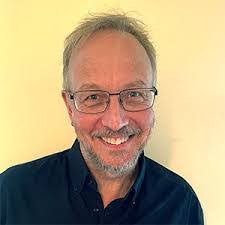 Roberta Newell's Instagram, Twitter & Facebook