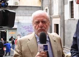 Napoli non ha mai vinto in passato, questo è il problema! l'intervista al presidente del napoli, aurelio de laurentiis, in cui parla di reina, sarri e di mino raiola. Napoli Aurelio De Laurentiis Defended After Criticism Hirving Lozano