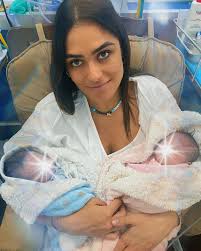 El sencillo de la legisladora alessandra rojo de la vega se encuentra en spotify. El Tierno Album Familiar De Alessandra Rojo De La Vega Clase