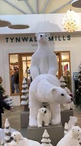 We did not find results for: This Department Store In The Isle Of Man Changed Its Naughty Christmas Display After Featuring Two Polar Bears In A Sex Position