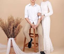 Menikah merupakan salah satu proses kehidupan yang didambakan oleh banyak tidak selamanya harus sama, kamu bisa mengganti gown dengan baju casual biasa agar. Baju Casual Untuk Prewedding Bajuku