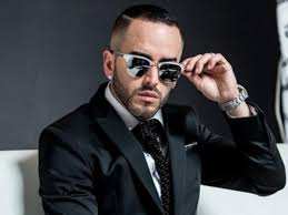 El cantante, compositor y productor urbano yandel, cuyo nombre de pila es llandel veguilla malavé, nació en cayey, puerto rico, el 14 de enero. Yandel Presume Sus Hermosos Hijos Adolescentes Ya Huele A Suegro La Verdad Noticias