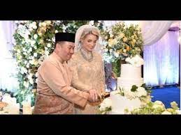 The marriage of his highness and ms sofie will be celebrated in a. Perkahwinan Tengku Mahkota Kelantan Meriah Penuh Kesederhanaan Youtube