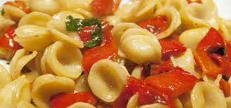 Iniziate la preparazione della pasta e ceci alla toscana il giorno precedente, mettendo a bagno i ceci in una capiente ciotola con abbondante acqua tiepida. Ricetta Orecchiette Alla Pugliese Masserie Di Sant Eramo