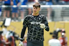 Escort aiguillon initially, she is very inviting, treats us