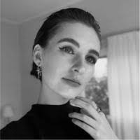 Loretta Li's Instagram, Twitter & Facebook