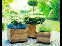 Notre sélection de vidéos pour des bacs à fleurs en bois recyclés de palettes. Tuto Jardiniere En Palette Gratuit Youtube