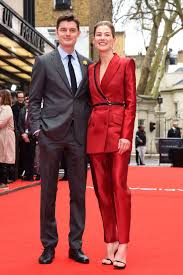 Born on january 27, 1979 in london, england, actress rosamund mary elizabeth pike is the only child of a classical violinist mother, caroline (friend), and. Rosamund Pike Attends The Premiere Of Radioactive In London Uk 080320 6
