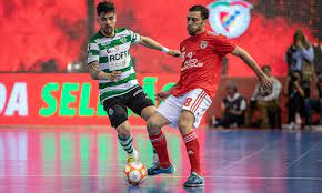 Depois da vitória dos leões em casa no primeiro jogo da eliminatória, desta vez são os encarnados a jogarem no seu reduto. Futsal Benfica Bate Sporting E Fica A Uma Vitoria Do Titulo Maisfutebol